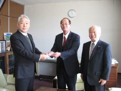 義援金を託しました