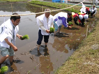 田植え式.JPG