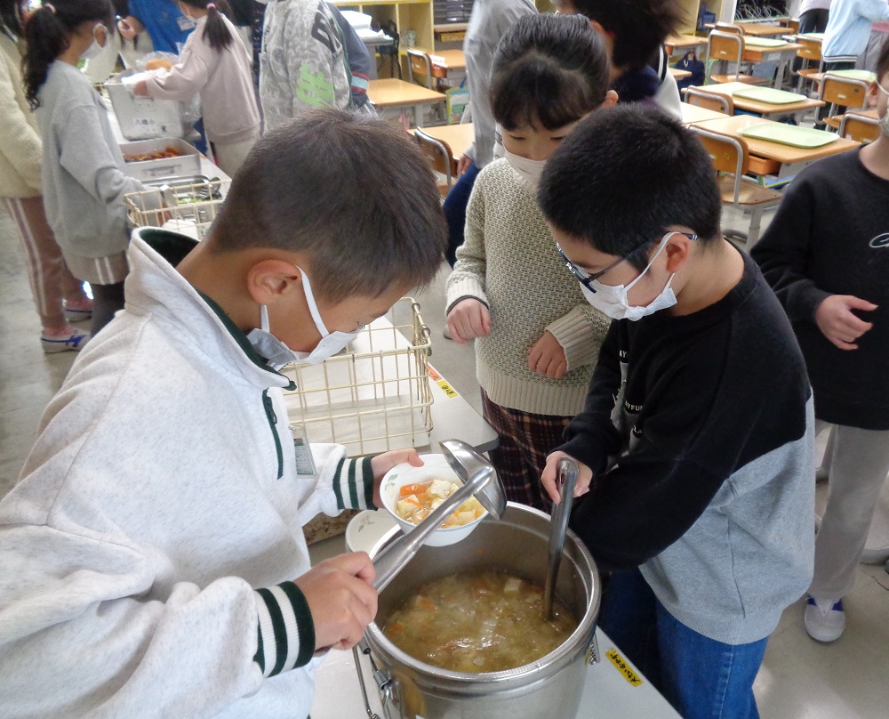 給食当番（汁物）.jpg