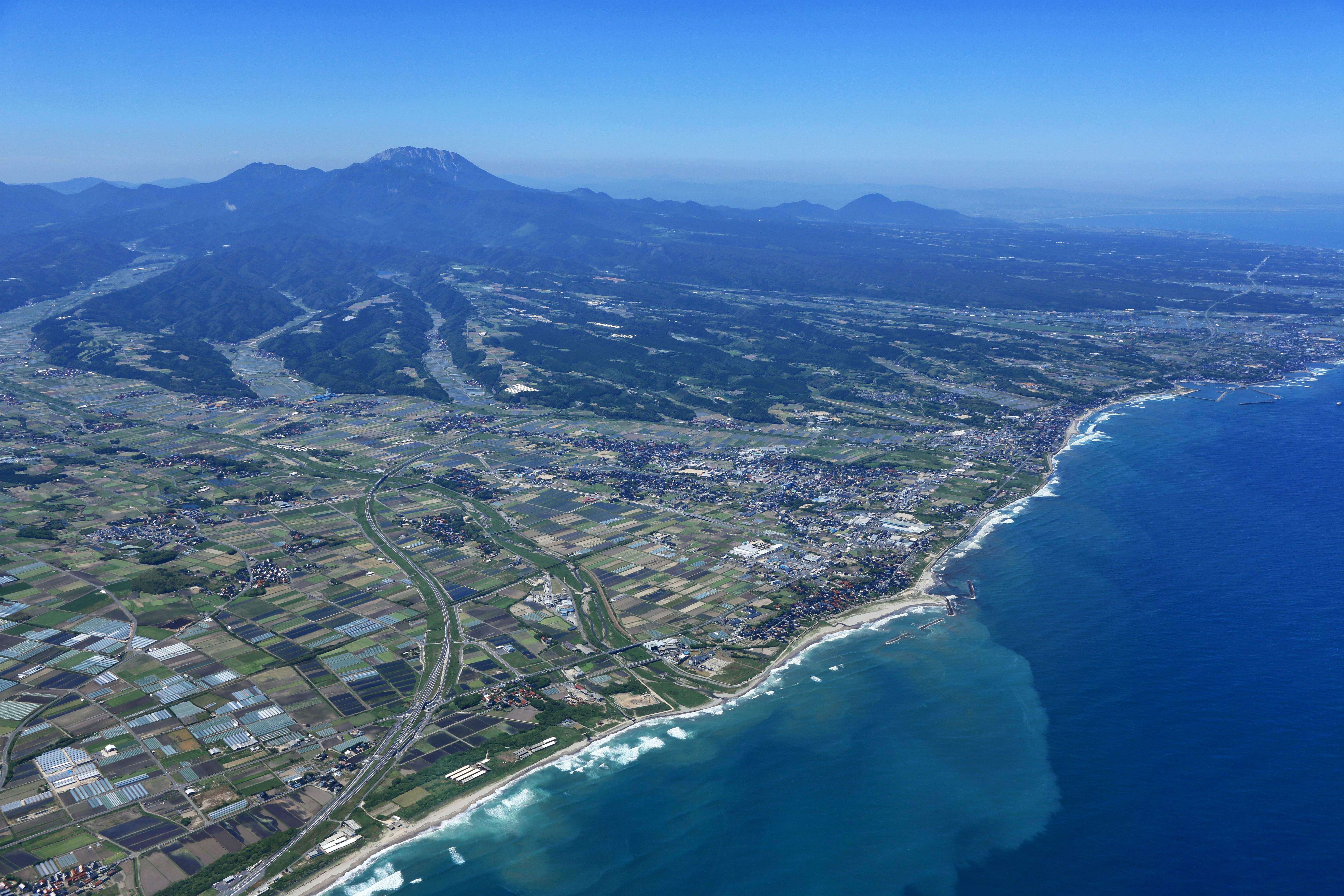 琴浦町（北東上空からの写真） (1).JPG
